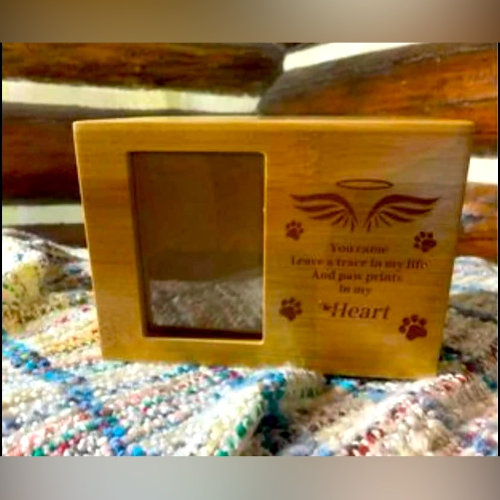 Pet keepsake box